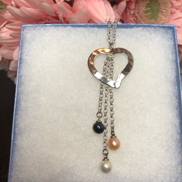 Vantel Pearls Three of Hearts Necklace - Picture 9 of 11